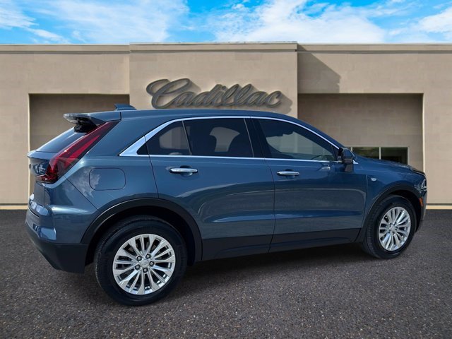 Certified 2024 Cadillac XT4 Luxury w/ Cold Weather Package FWD image 3