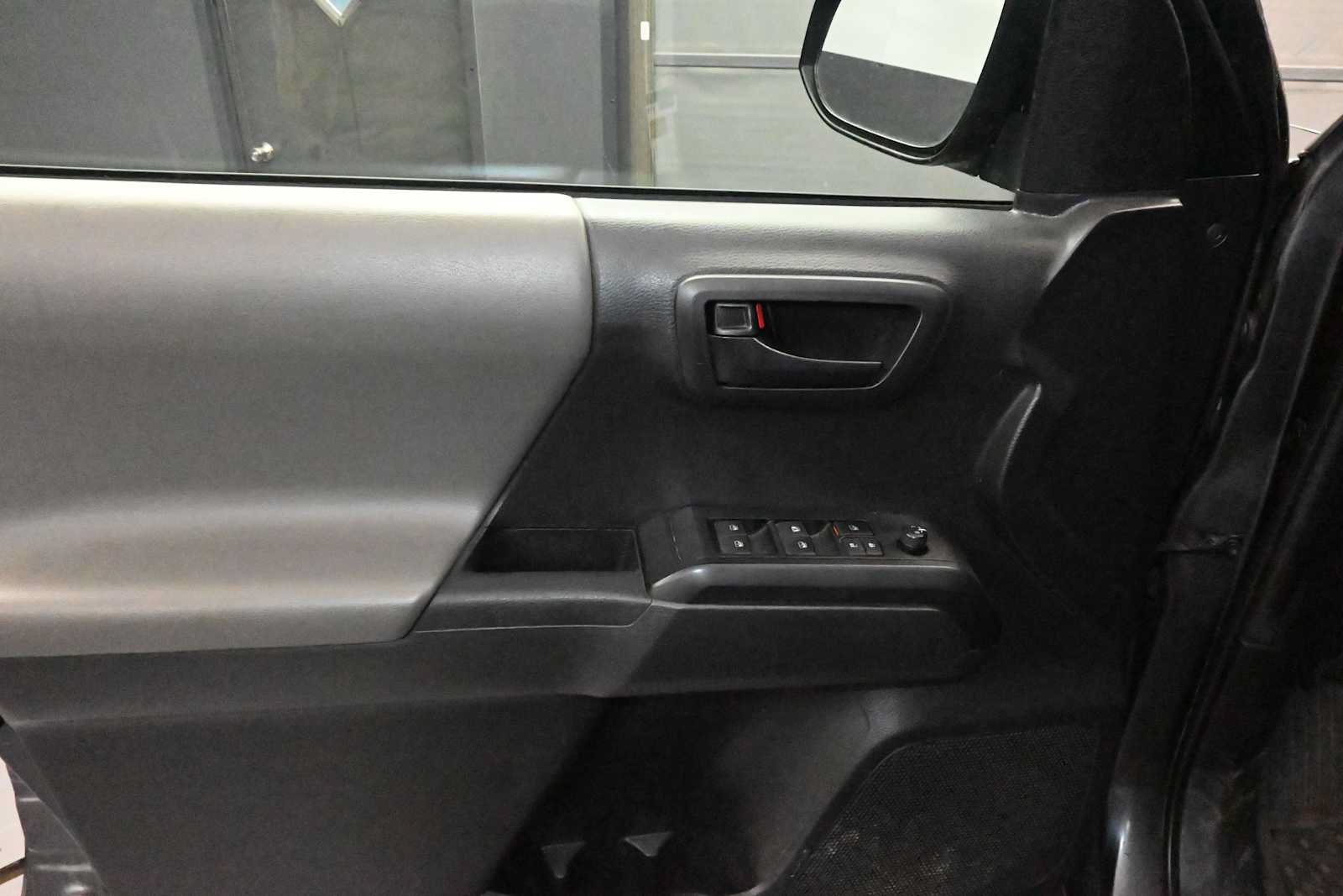 Used 2022 Toyota Tacoma SR AWD/4WD image 11