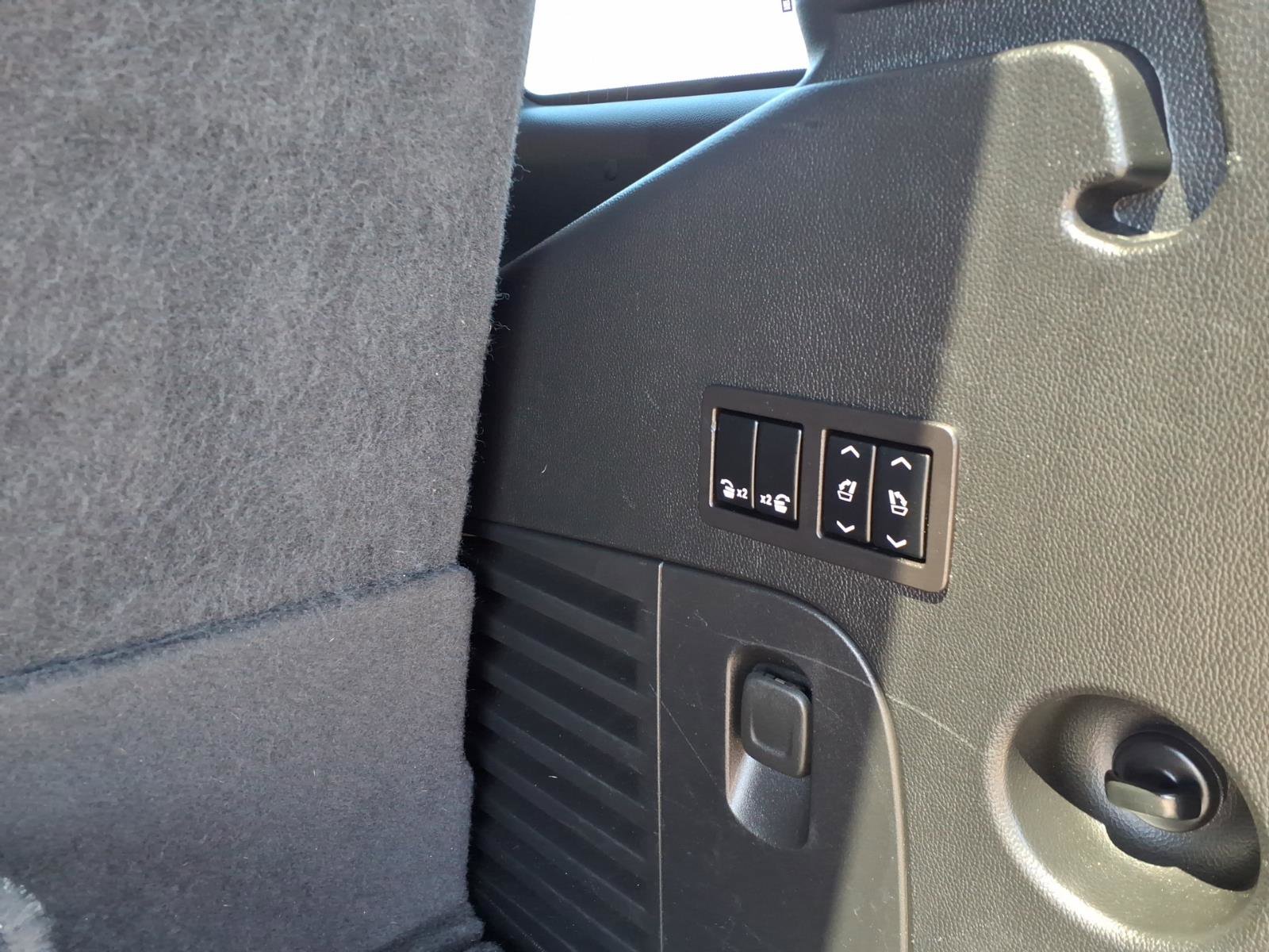 Used 2019 Cadillac Escalade Luxury AWD/4WD image 13