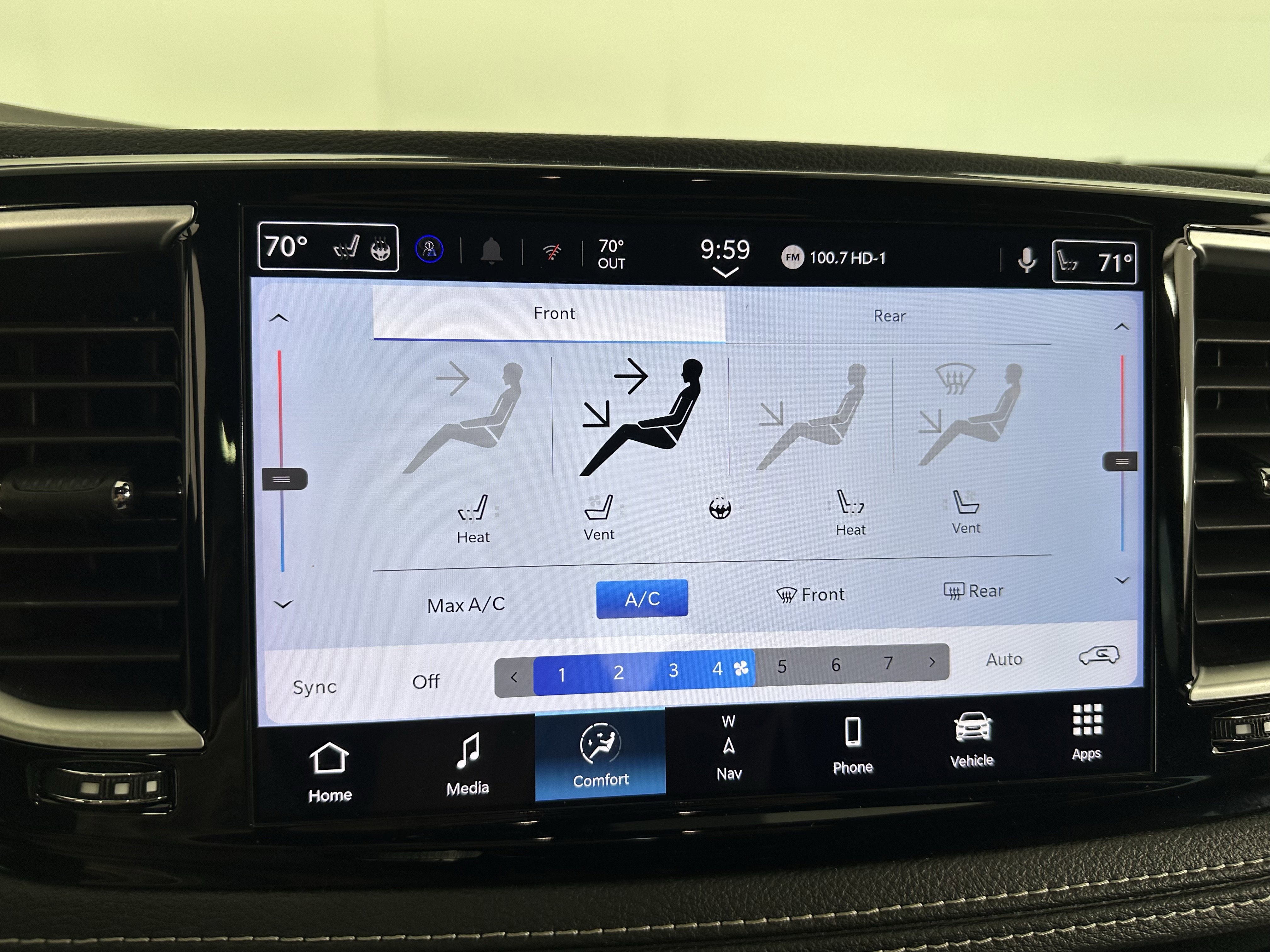 Used 2025 Chrysler Pacifica Limited image 21