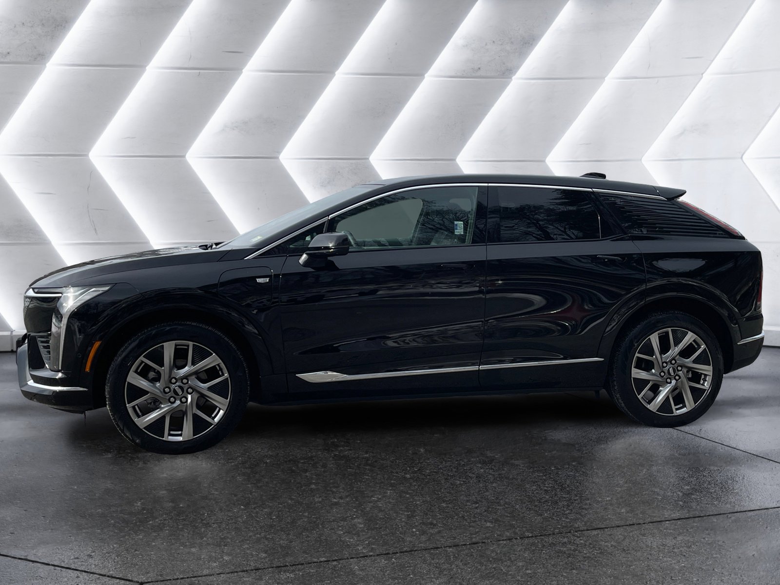 Used 2025 Cadillac Optiq Luxury 2 w/ LPO, Floor Liner Package image 3