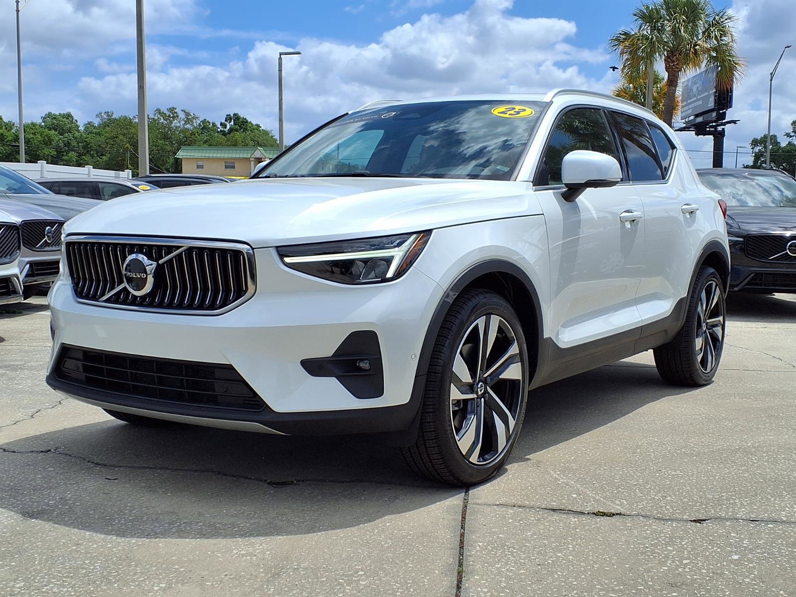 Certified 2023 Volvo XC40 B5 Plus w/ Driver Assist Package image 3