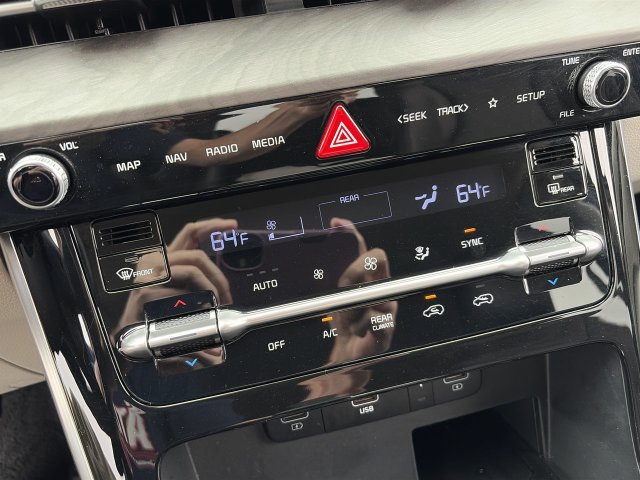 Certified 2024 Kia Carnival EX FWD image 29