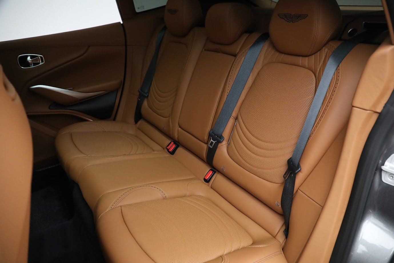 Used 2024 Aston Martin DBX AWD/4WD image 20