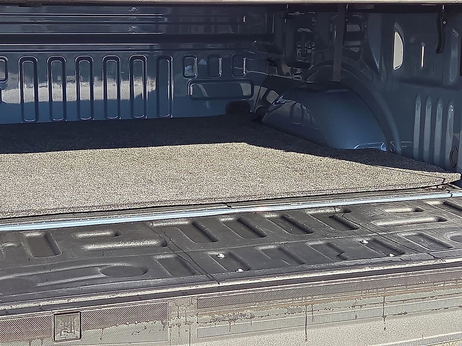 Used 2023 Ford F150 Lariat w/ Trailer Tow Package image 9