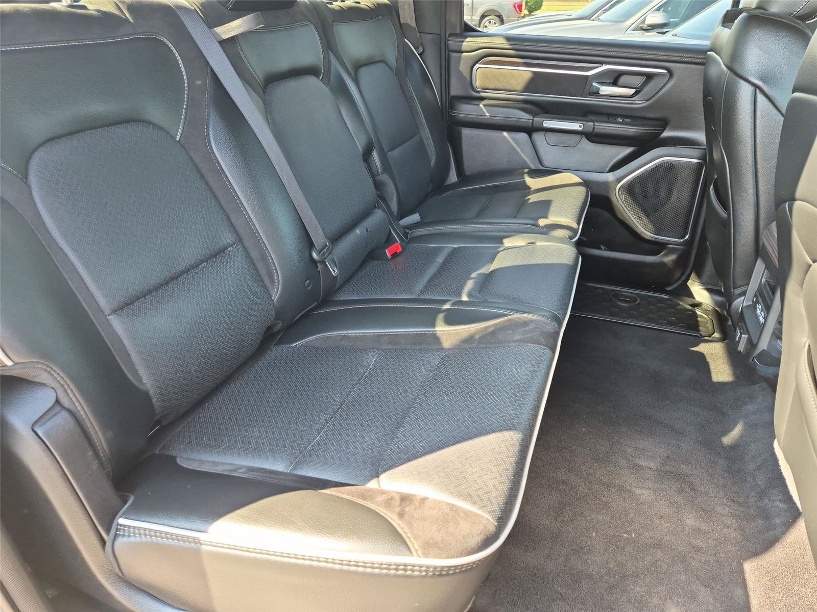 Used 2025 RAM 1500 Laramie AWD/4WD image 36