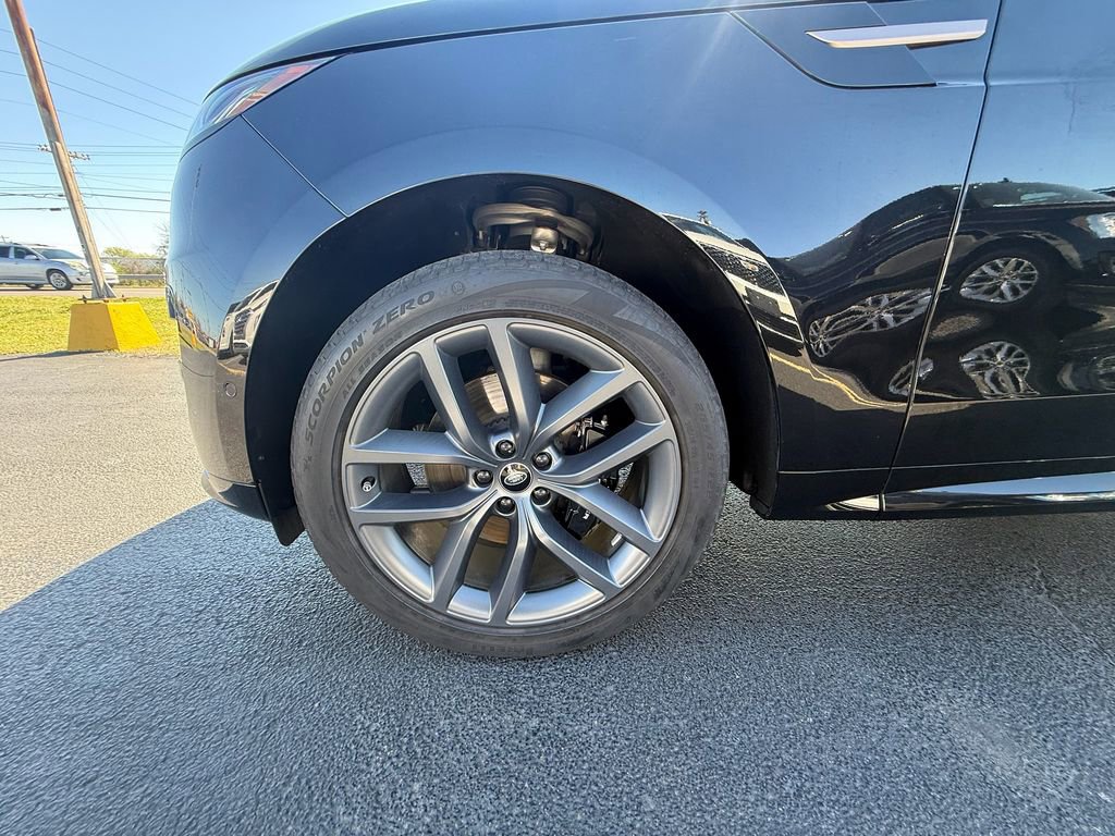 Used 2023 Land Rover Range Rover Sport SE Dynamic image 10