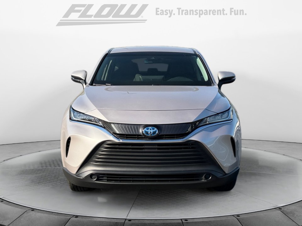 Used 2022 Toyota Venza LE image 3