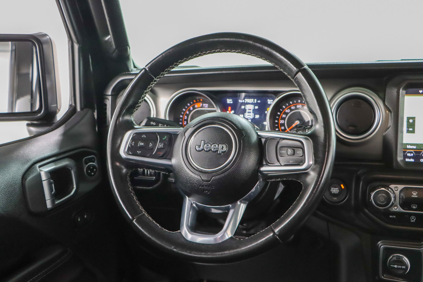 Used 2022 Jeep Wrangler Unlimited Sahara image 14