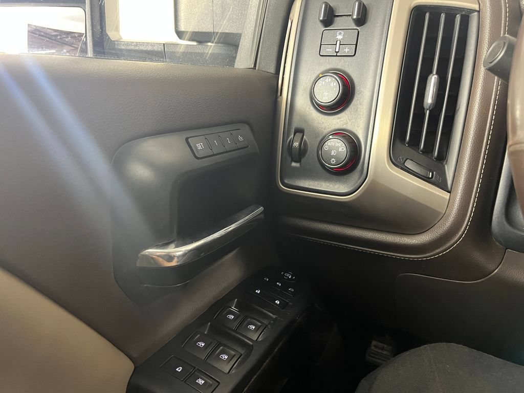 Used 2015 GMC Sierra 2500 Denali w/ Duramax Plus Package AWD/4WD image 23
