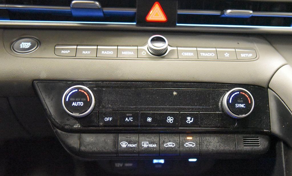 Used 2024 Hyundai Elantra SEL image 17