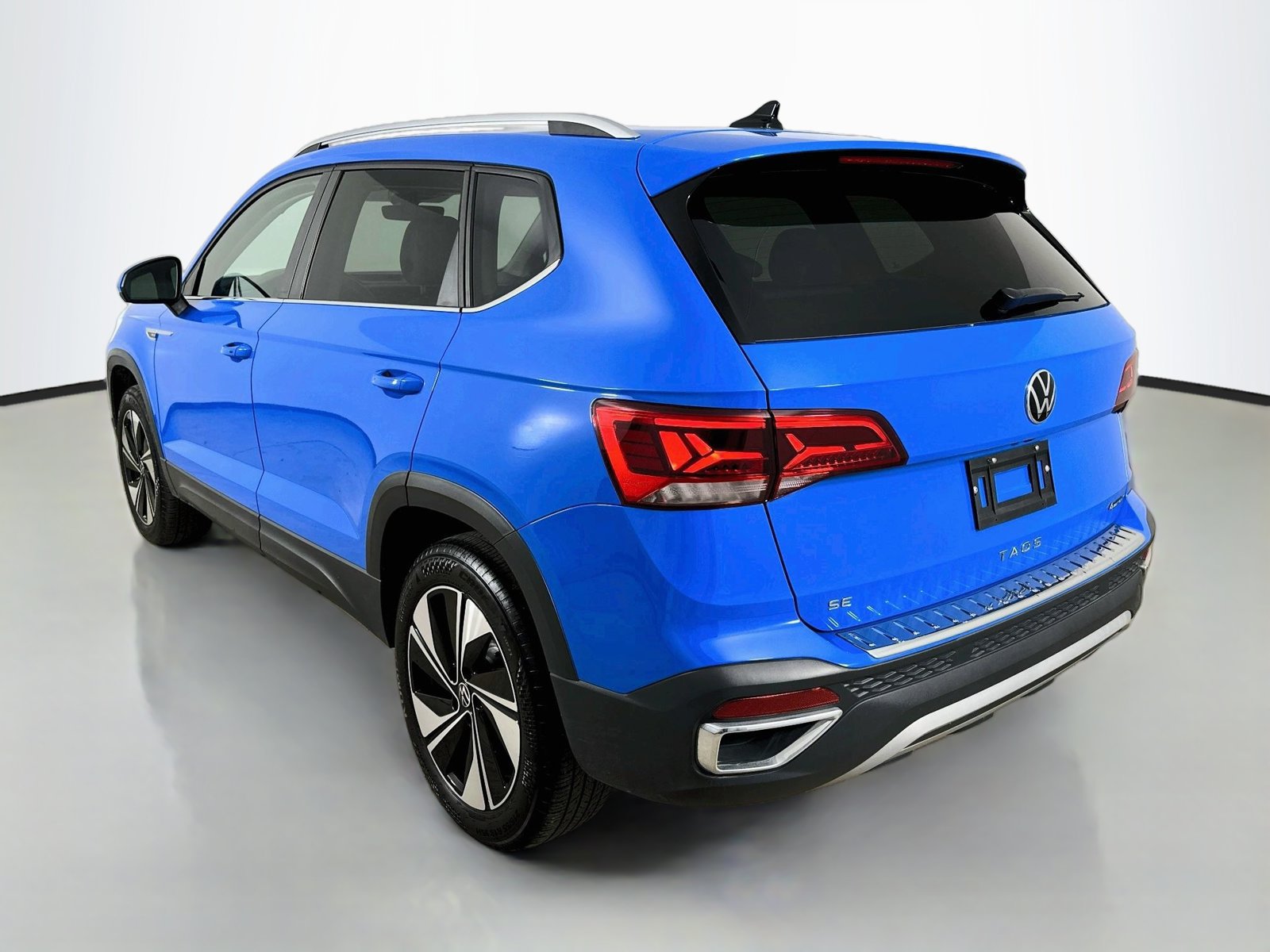 Used 2024 Volkswagen Taos SE AWD/4WD image 7