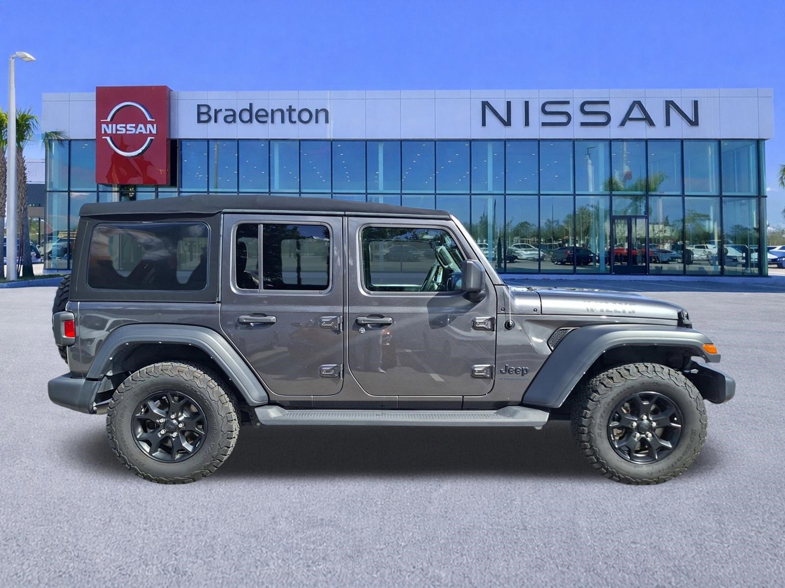 Used 2023 Jeep Wrangler Willys image 4