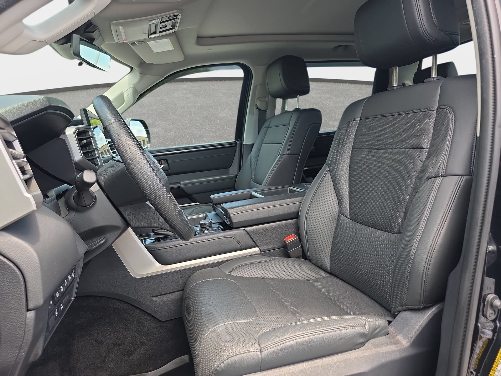 Used 2024 Toyota Tundra Limited AWD/4WD image 14