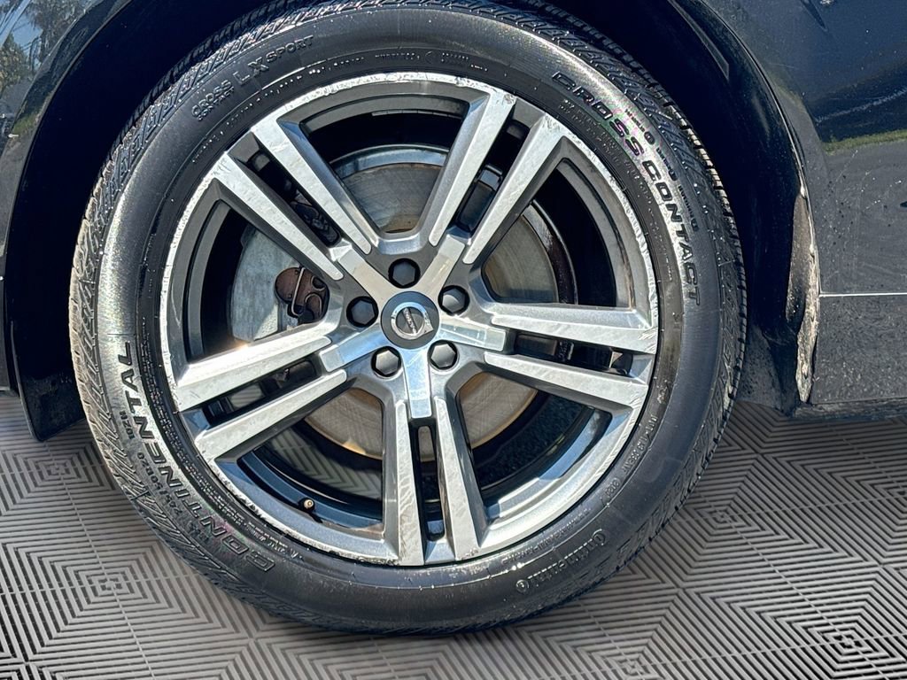 Used 2018 Volvo XC60 T6 Momentum w/ Vision Package AWD/4WD image 32