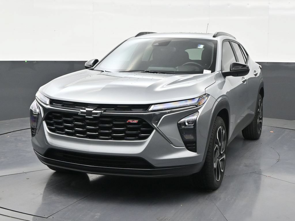 Used 2025 Chevrolet Trax RS w/ Sunroof Package FWD image 8