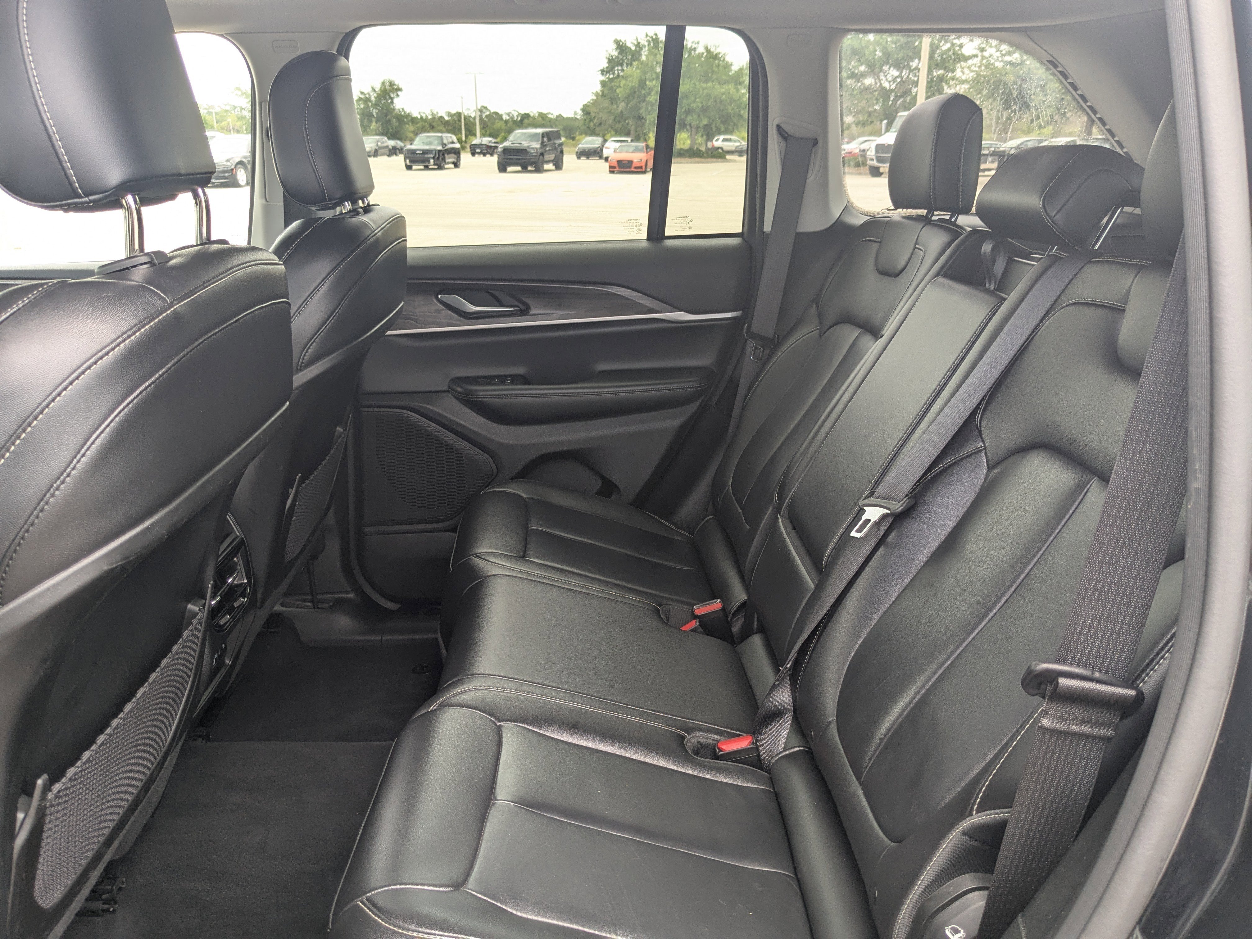 Used 2023 Jeep Grand Cherokee Limited image 18