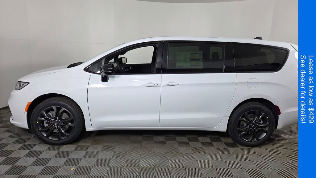 New 2026 Chrysler Pacifica Select AWD/4WD image 4