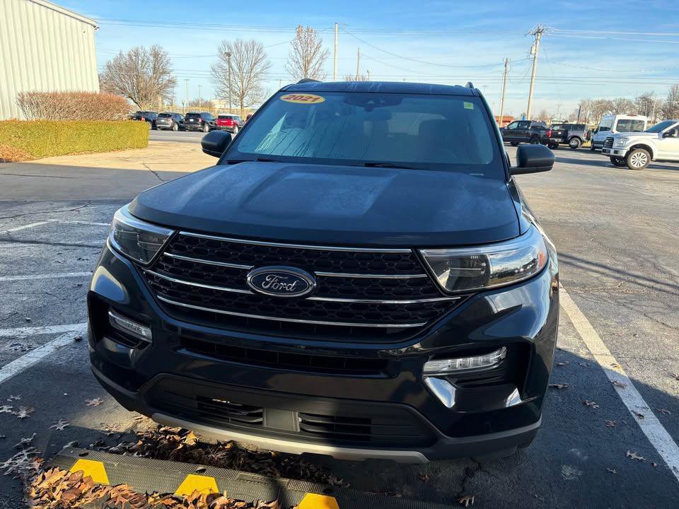 Used 2021 Ford Explorer XLT w/ Equipment Group 202A image 6