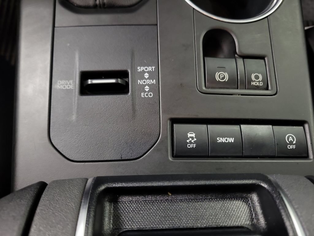 Used 2020 Toyota Highlander XLE FWD image 19