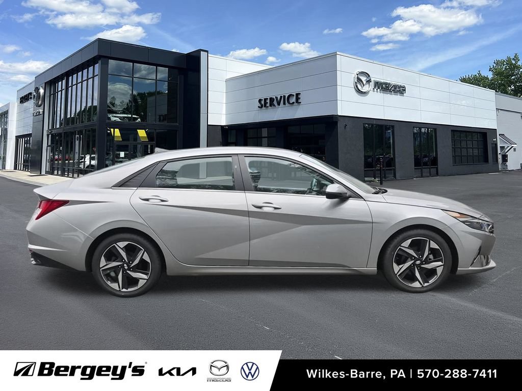 Used 2022 Hyundai Elantra Limited FWD image 5