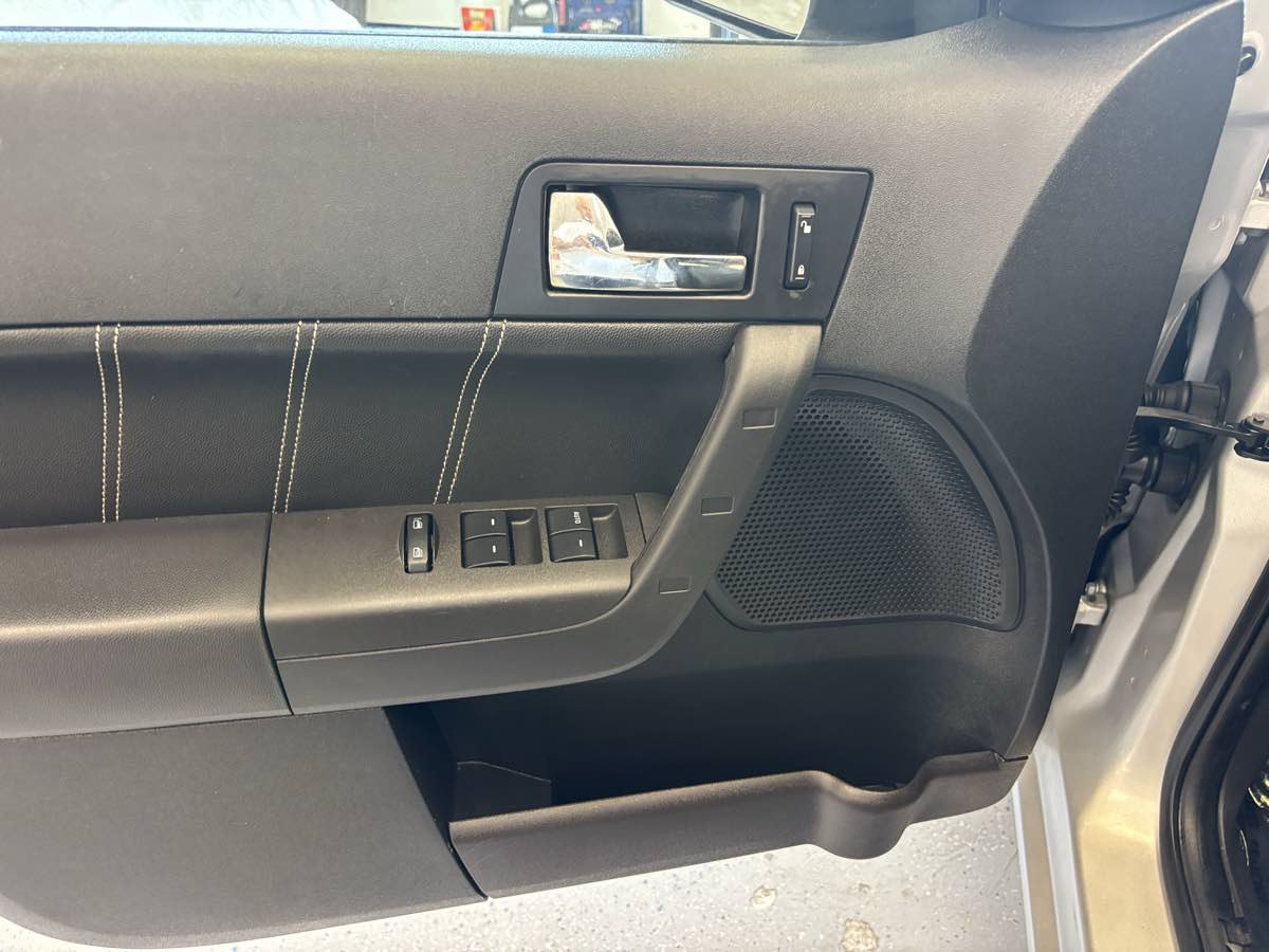 Used 2010 Ford Focus SEL FWD image 18
