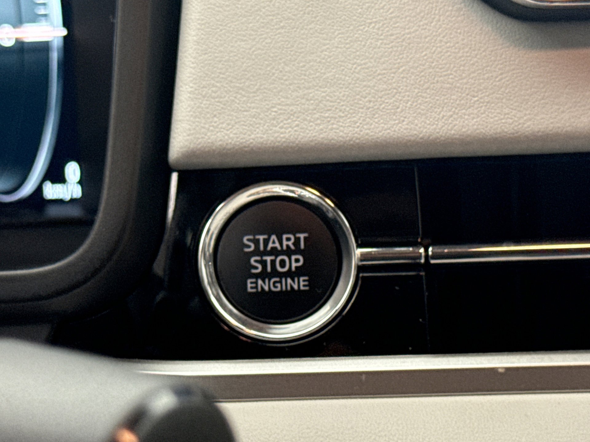 Used 2024 Mitsubishi Outlander SEL image 22