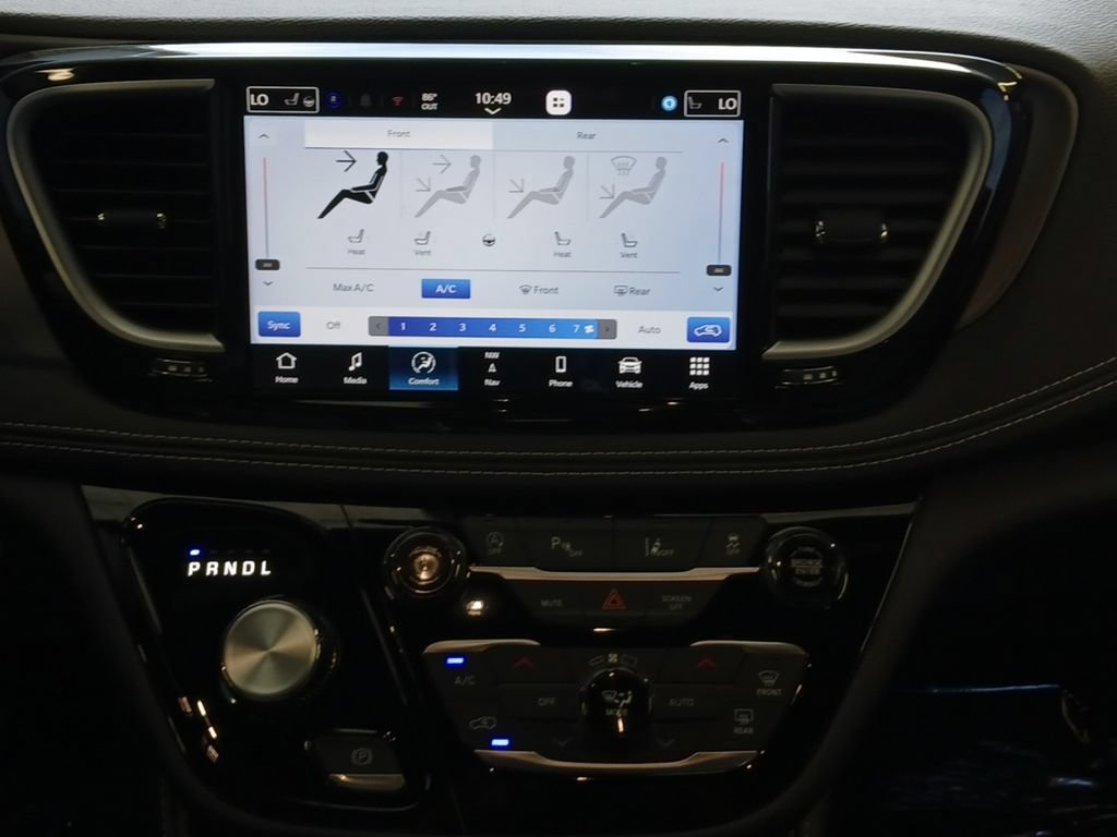 New 2027 Chrysler Pacifica Limited FWD image 4
