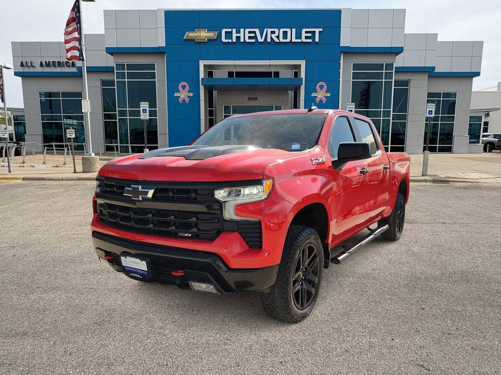 Used 2024 Chevrolet Silverado 1500 LT Trail Boss w/ Convenience Package II image 1