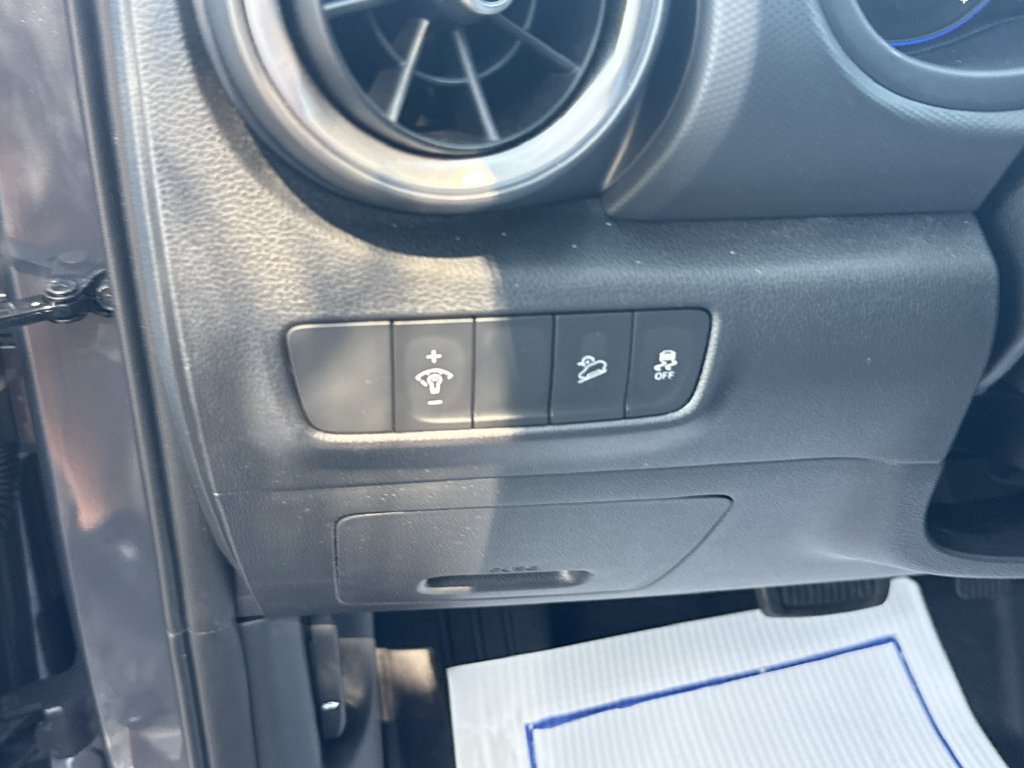 Certified 2023 Hyundai Kona SEL AWD/4WD image 19