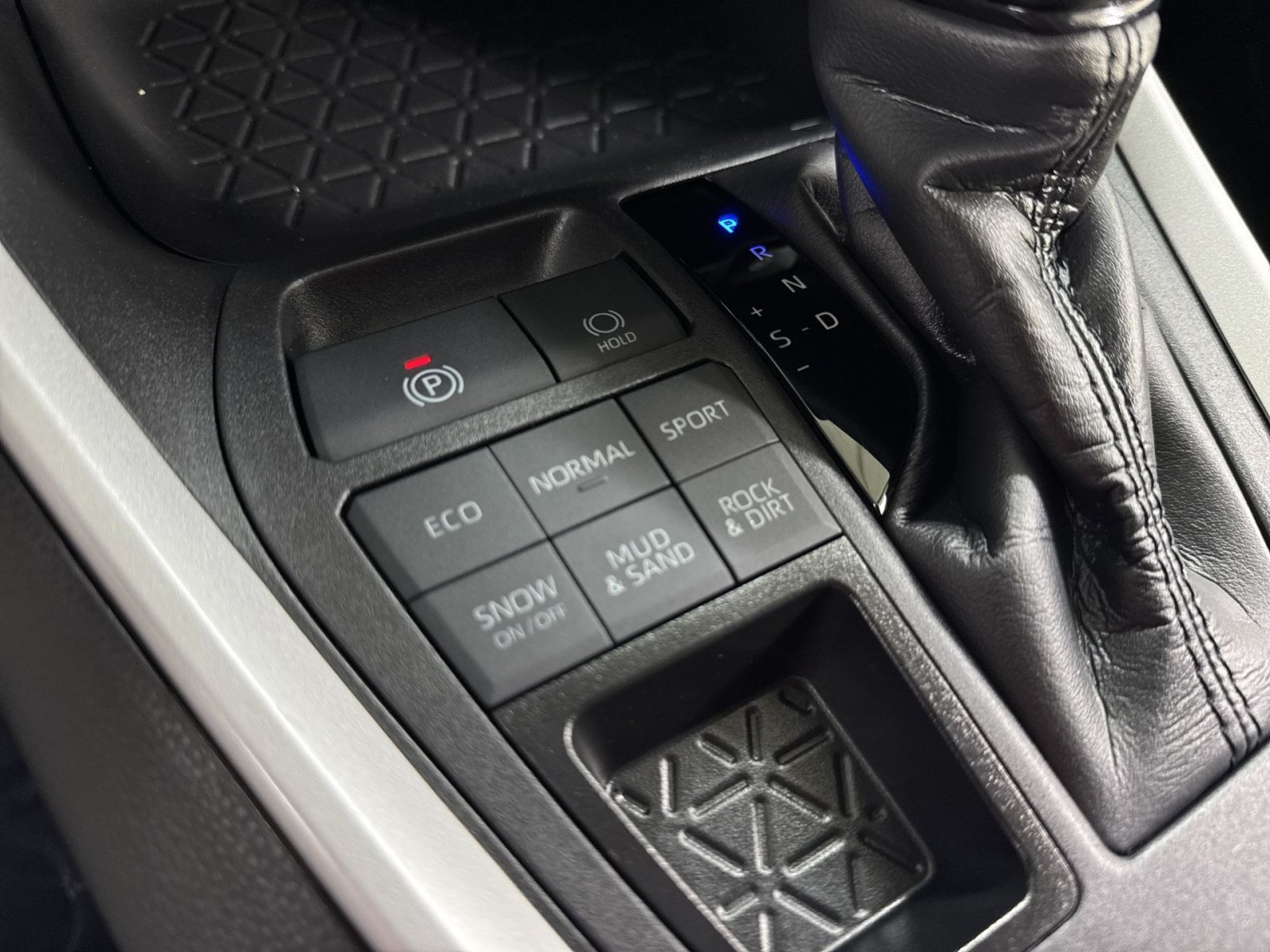 Used 2025 Toyota RAV4 LE AWD/4WD image 43