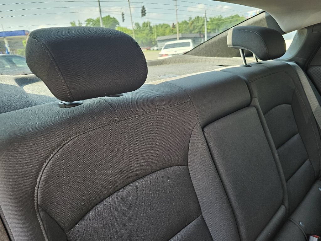 Used 2021 Chevrolet Malibu LT FWD image 34
