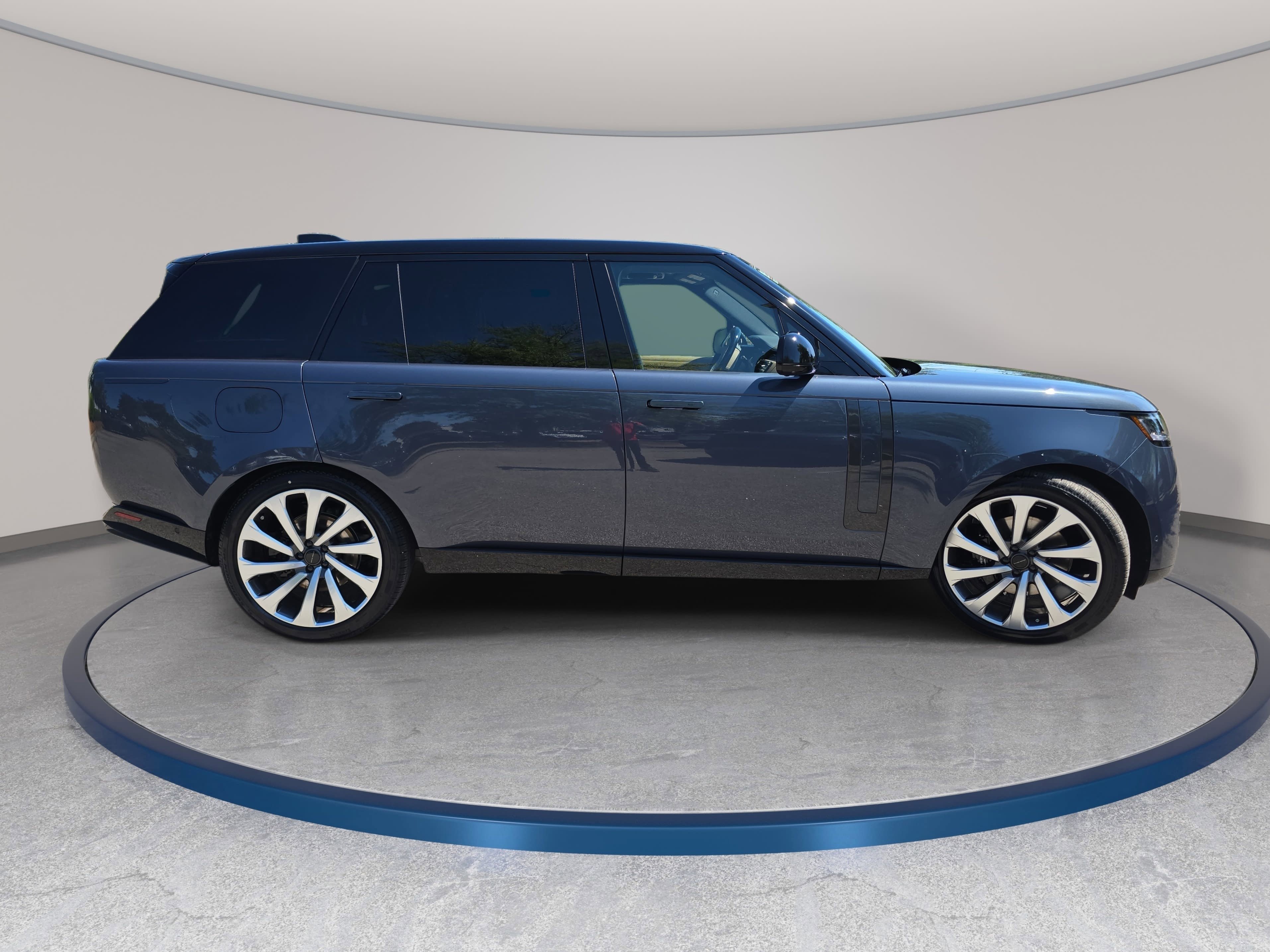 New 2026 Land Rover Range Rover Long Wheelbase SE AWD/4WD image 4