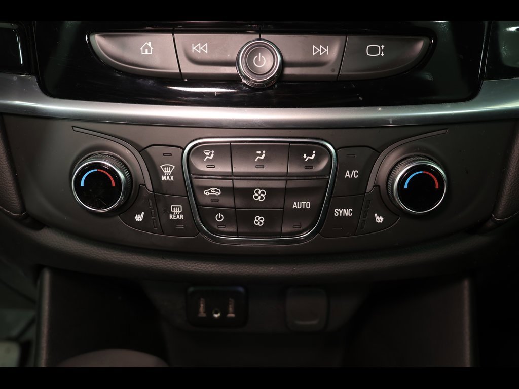 Used 2023 Chevrolet Traverse LT image 16