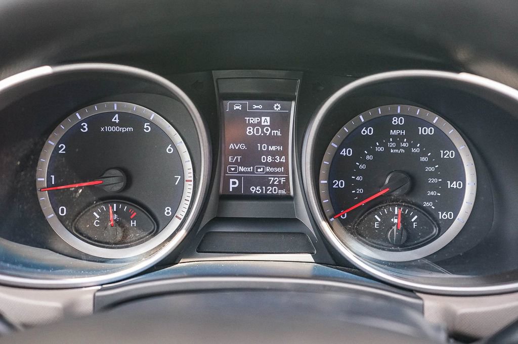 Used 2014 Hyundai Santa Fe GLS image 21