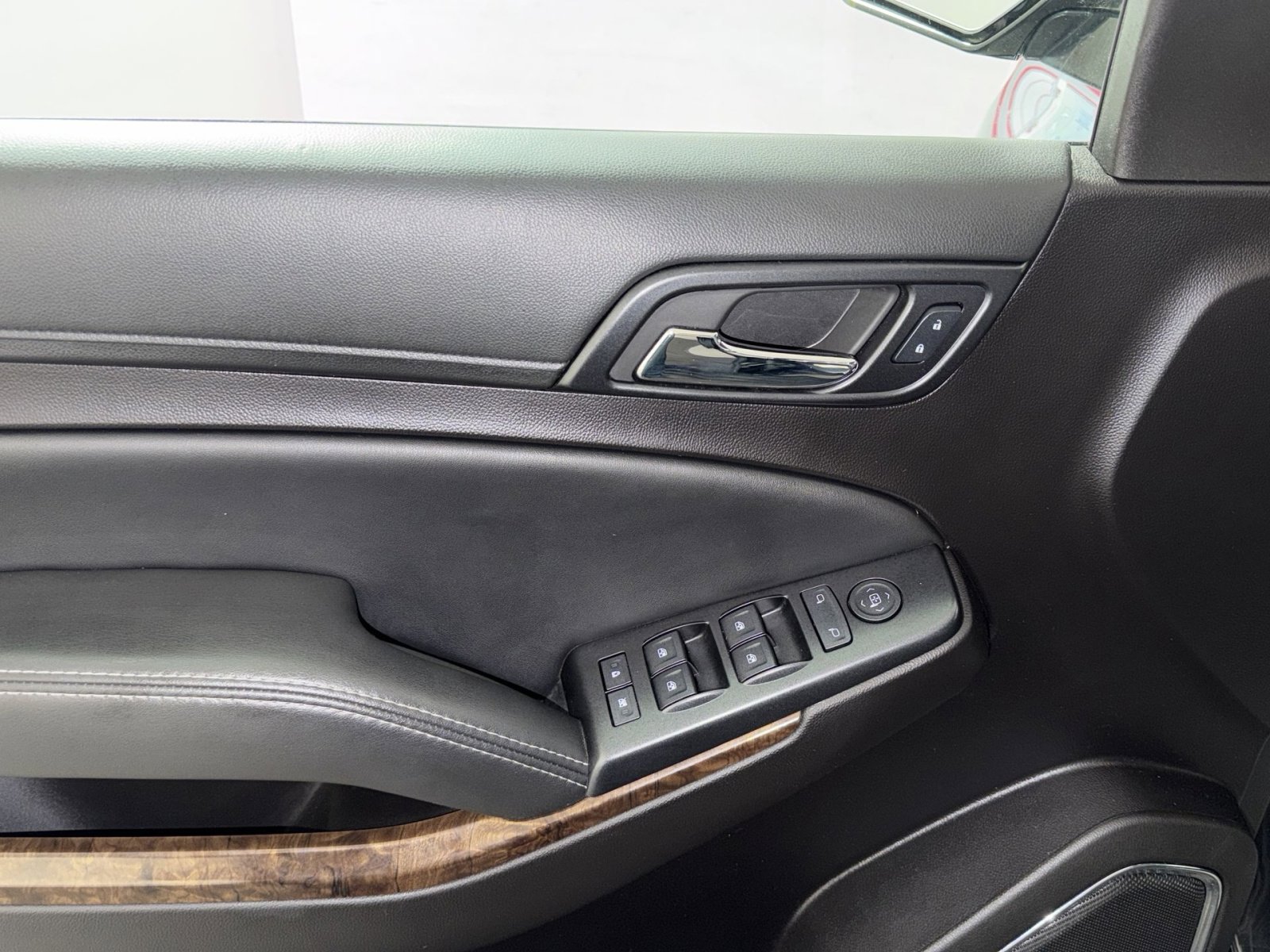 Used 2016 Chevrolet Suburban LS image 15