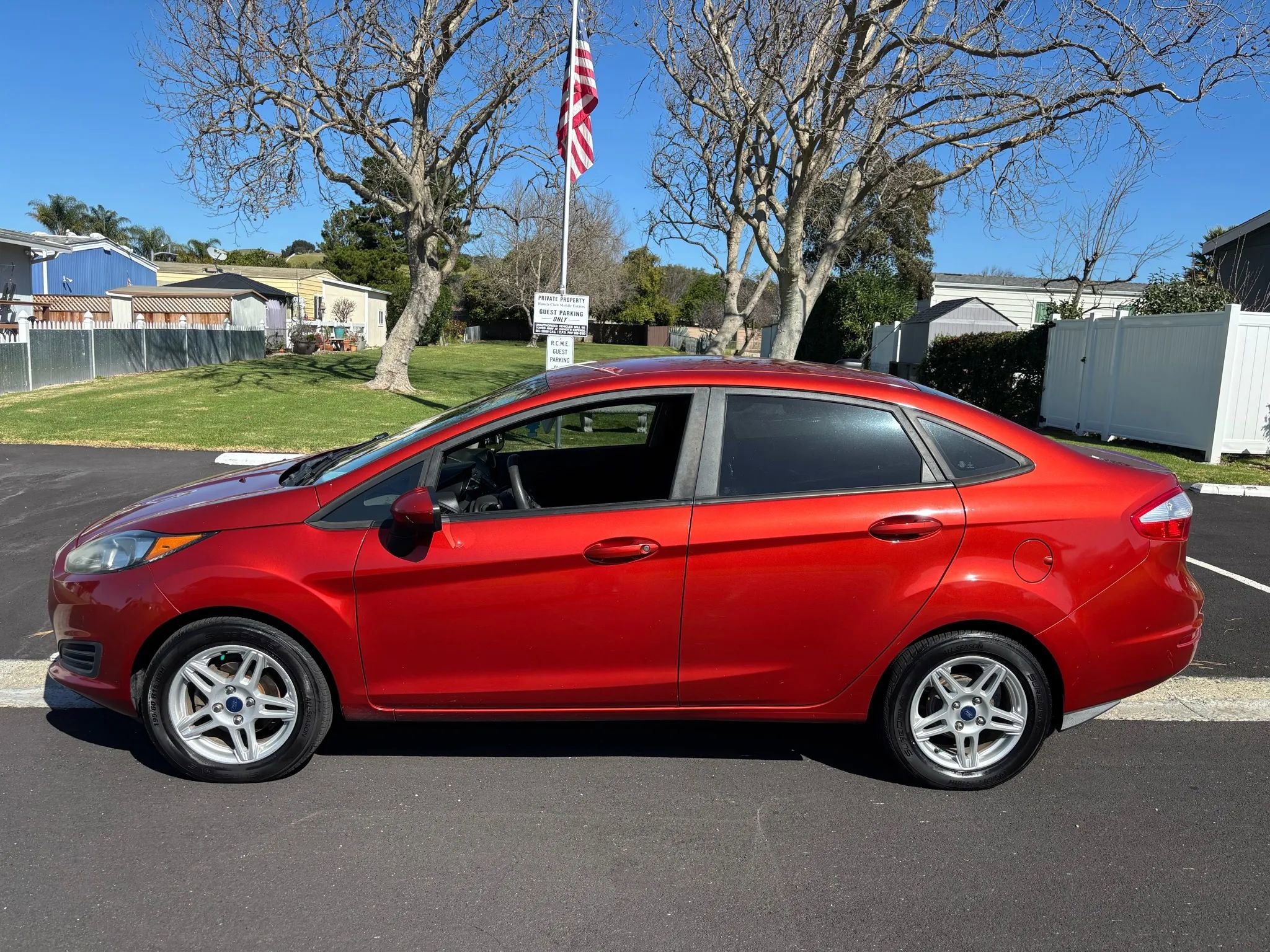 Used 2018 Ford Fiesta SE FWD image 1