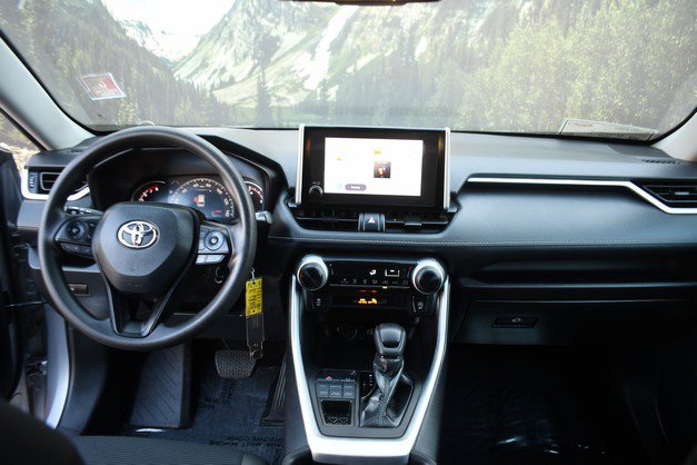 Used 2024 Toyota RAV4 LE AWD/4WD image 18
