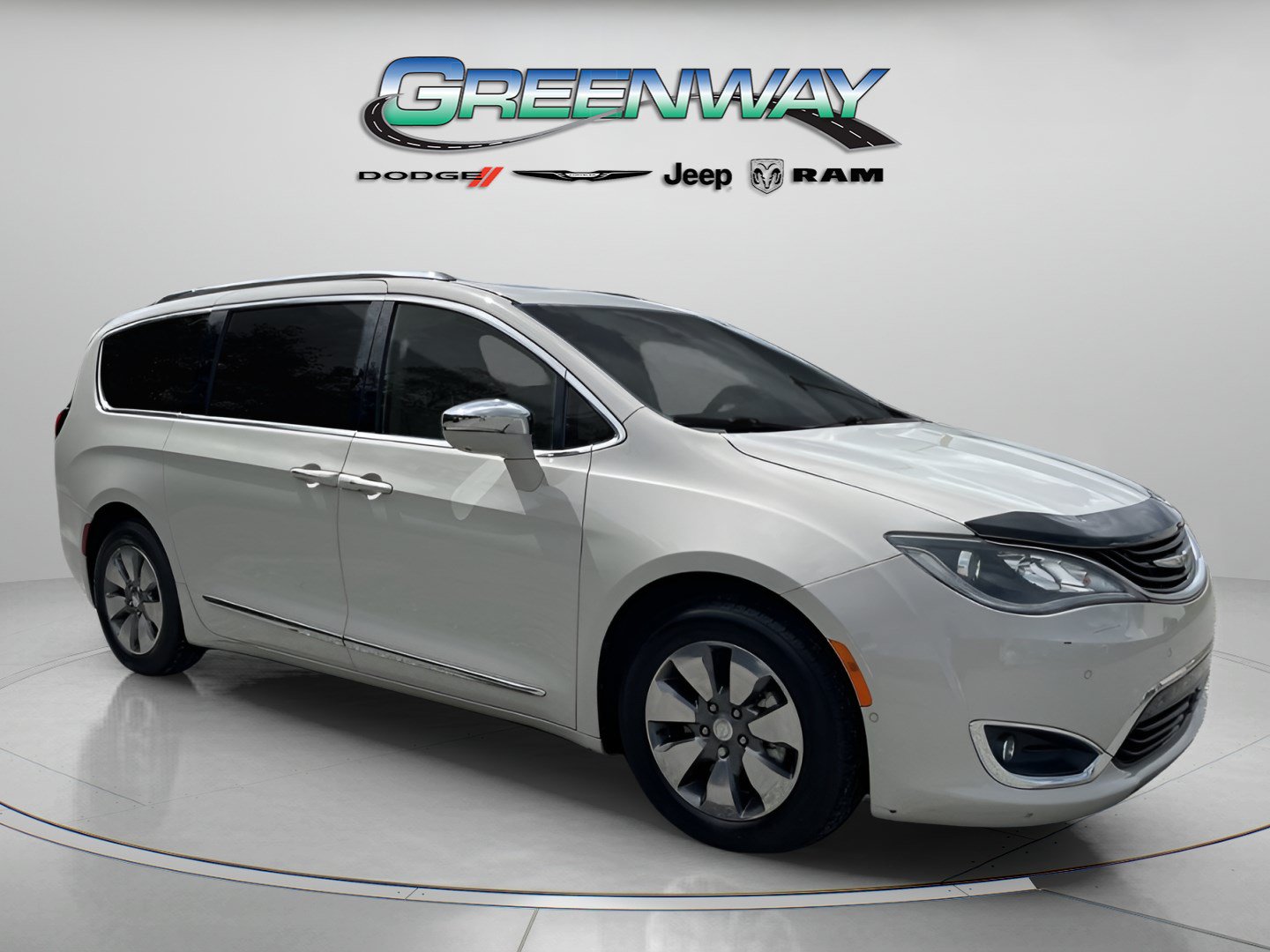 Used 2017 Chrysler Pacifica Platinum FWD image 1