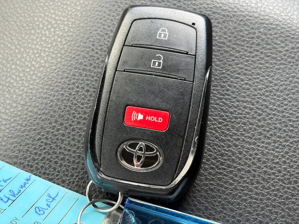Used 2025 Toyota 4Runner SR5 AWD/4WD image 35