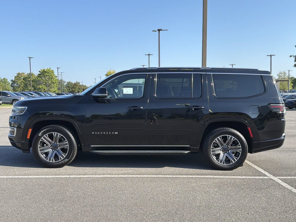 Used 2024 Jeep Wagoneer Series II w/ Flexible Seating Group RWD image 2