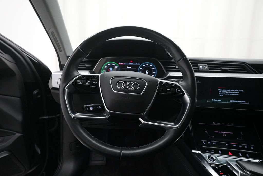 Used 2022 Audi e-tron Premium Plus w/ Premium Plus Package AWD/4WD image 3