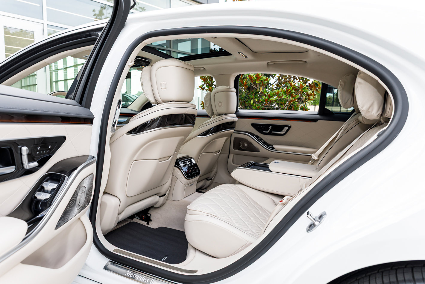 Used 2025 Mercedes-Benz S 580 4MATIC Sedan image 30