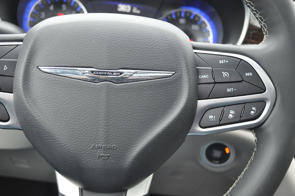 Used 2022 Chrysler Pacifica Limited image 16