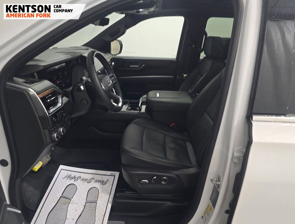 Used 2025 GMC Yukon XL Denali w/ Denali Reserve Package image 7
