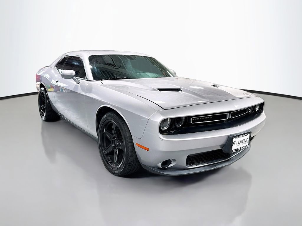 Used 2016 Dodge Challenger SXT RWD image 3