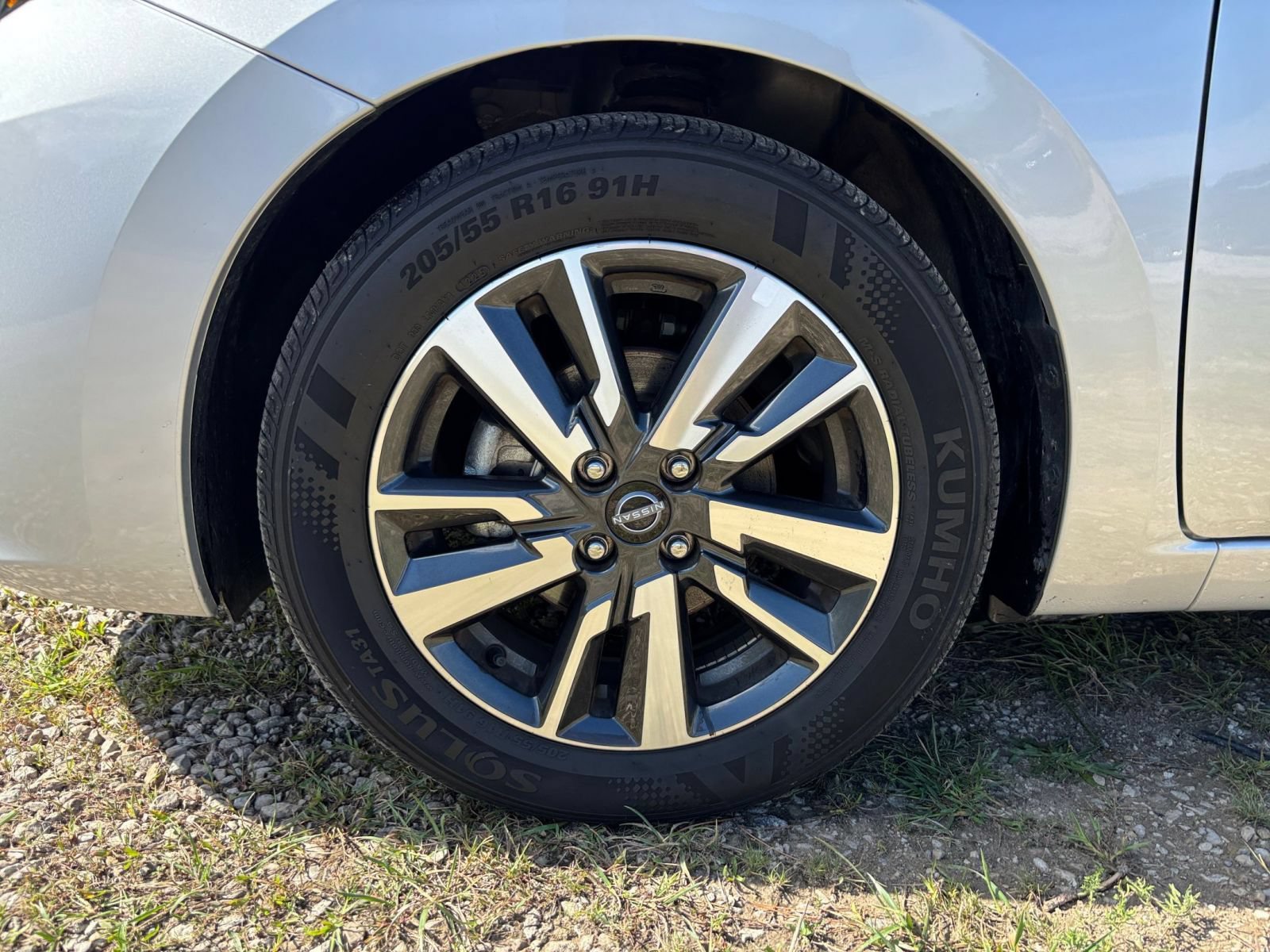 Used 2025 Nissan Versa SV FWD image 27