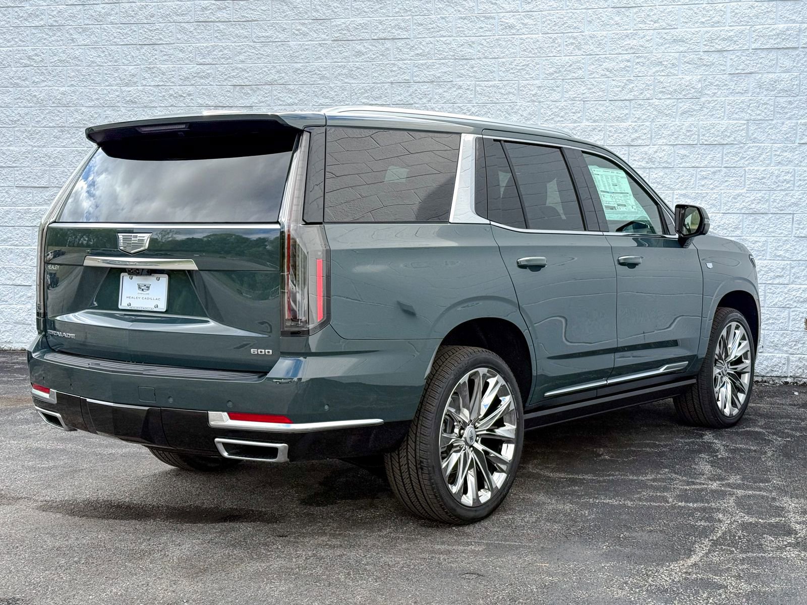 New 2026 Cadillac Escalade Luxury w/ LPO, Radiant Package AWD/4WD image 8