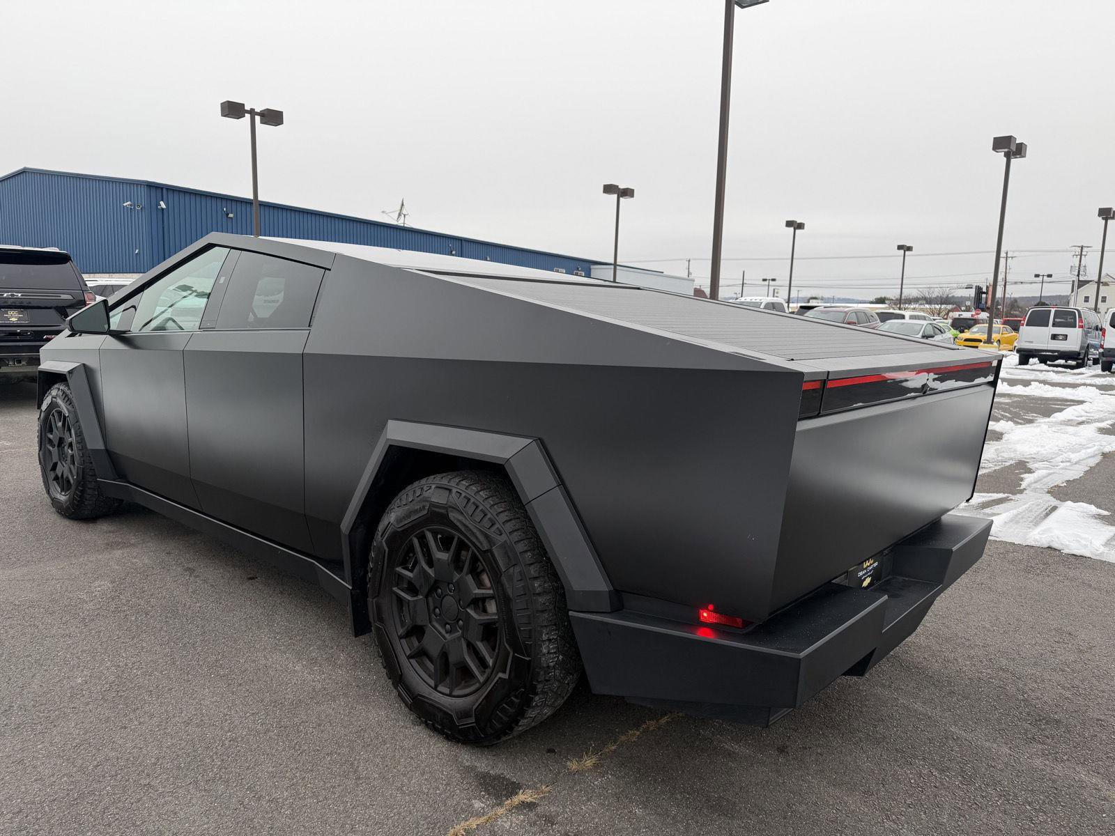 Used 2024 Tesla Cybertruck AWD Crew Cab image 4