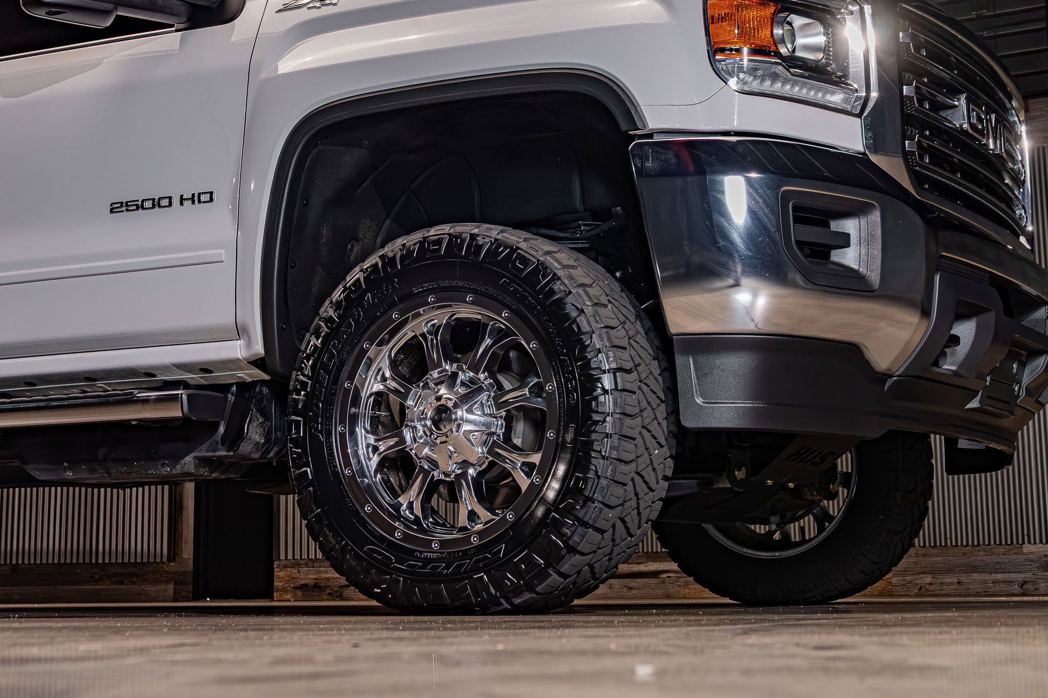 Used 2018 GMC Sierra 2500 SLE w/ Suspension Package, Off-Road AWD/4WD image 14